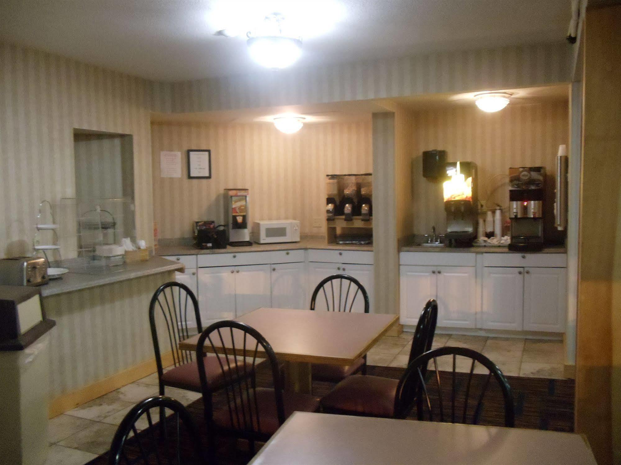Red Roof Inn & Suites Newport - Middletown, Ri Ngoại thất bức ảnh